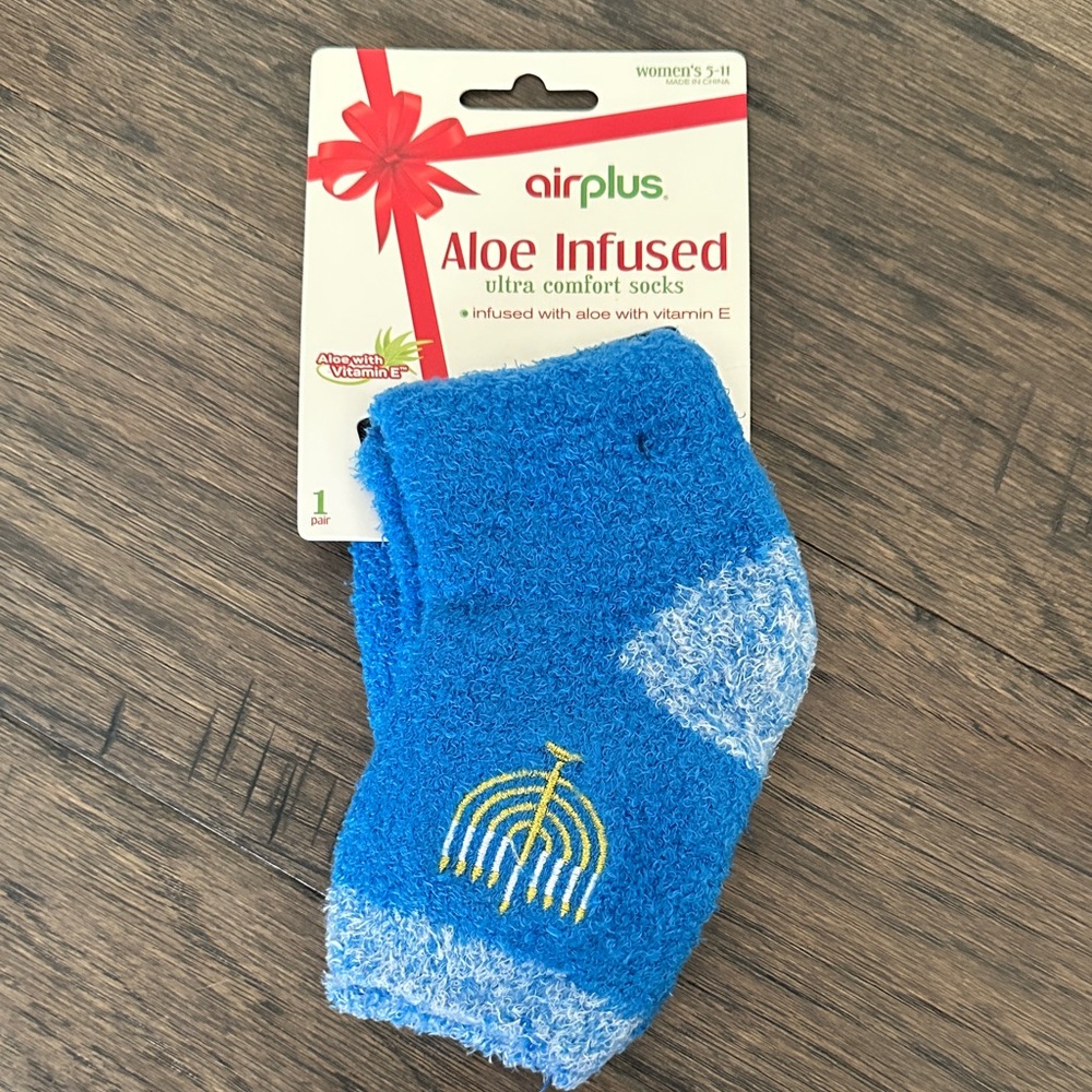 airplus Aloe Infused Ultra Comfort Socks - Hanukkah Blue Design